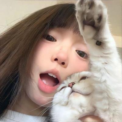 照片中的女孩